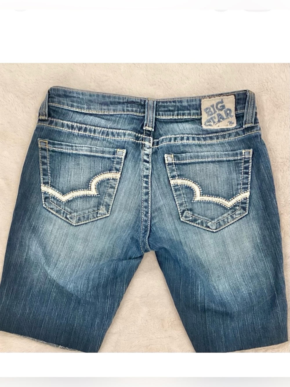 Big Star 29 (7) Remy Denim Shorts Women’s Low Rise Logo Embroidered Cutoffs